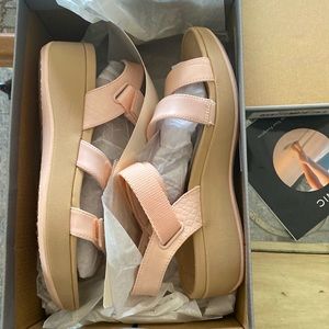 Vionic misty pink adjustable Velcro wedge sandal